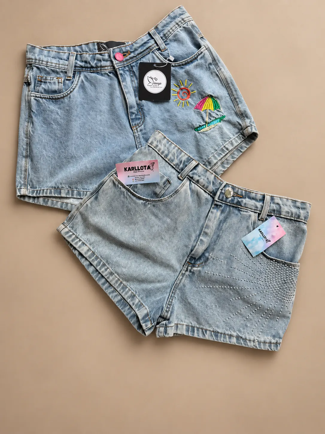 Shorts jeans Slim com bordados coloridos e aplicações brilhantes.