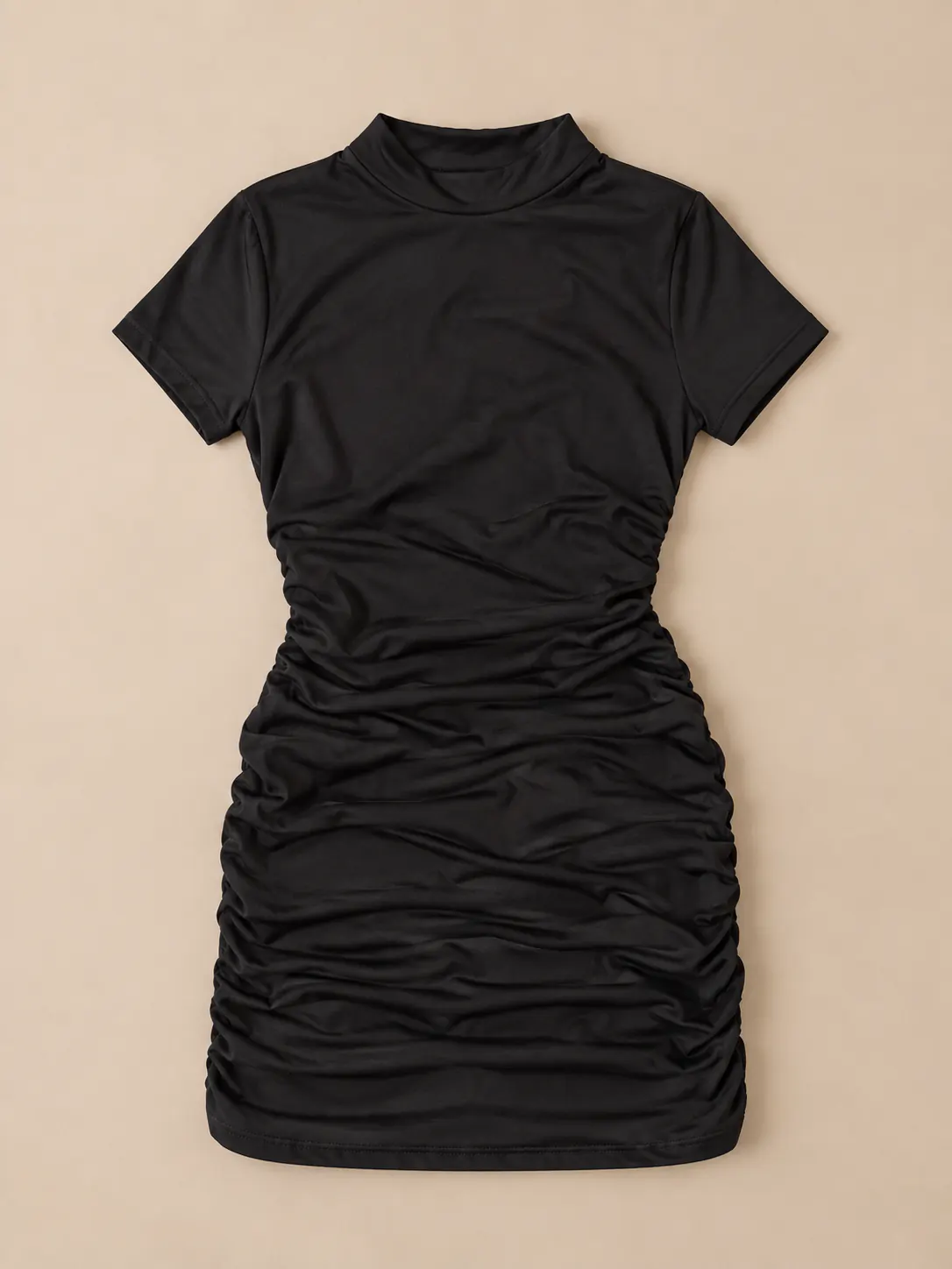 Vestido poliamida manga apresentado aberto para mostrar os detalhes da peça.